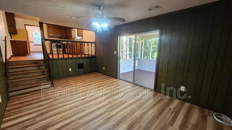 4 bed, 2.0 bath, 1489 sqft, $1,995 — Photo 4