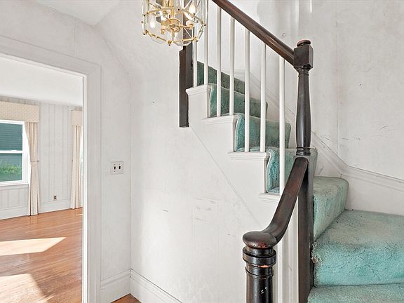 5th image of 164 Burrill St