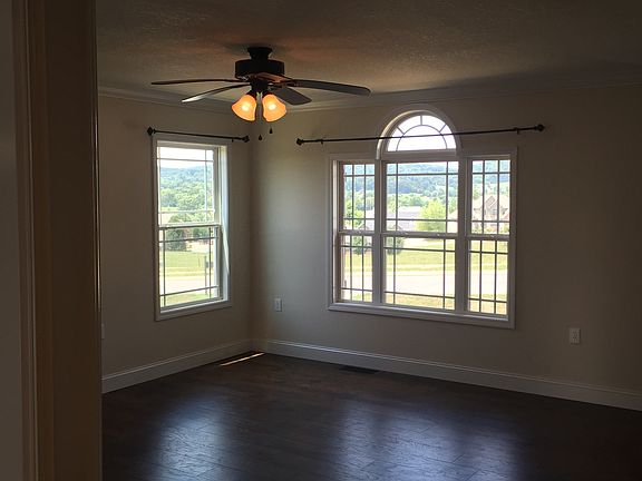 5th image of 430 Lochmere Greene Dr