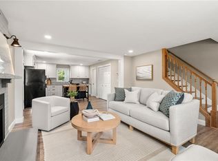 476 Green End Ave, Middletown, RI 02842