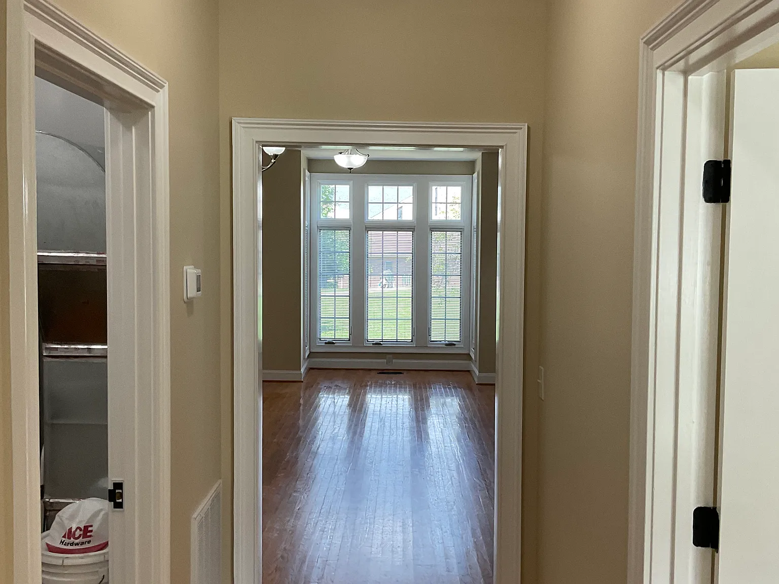 3 bed, 1400 sqft, $2,400 — Photo 4