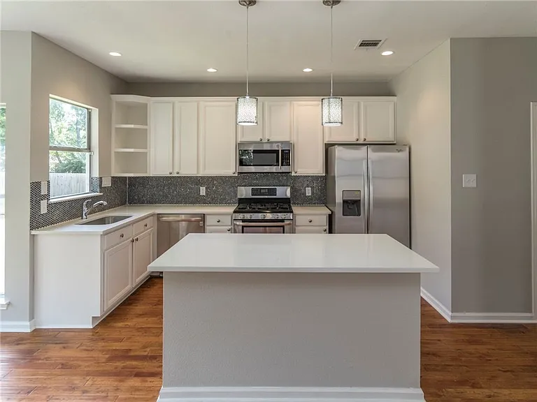 6506 Bramber Ln — Photo 3