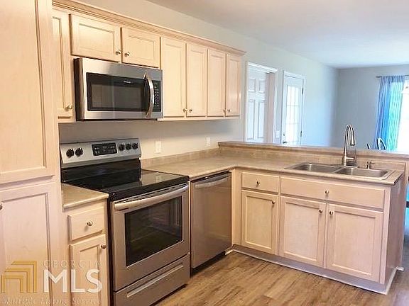2nd image of 609 Waverly Ln