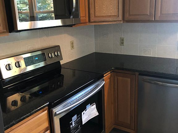 2nd image of 3832 Pembrooke Ln