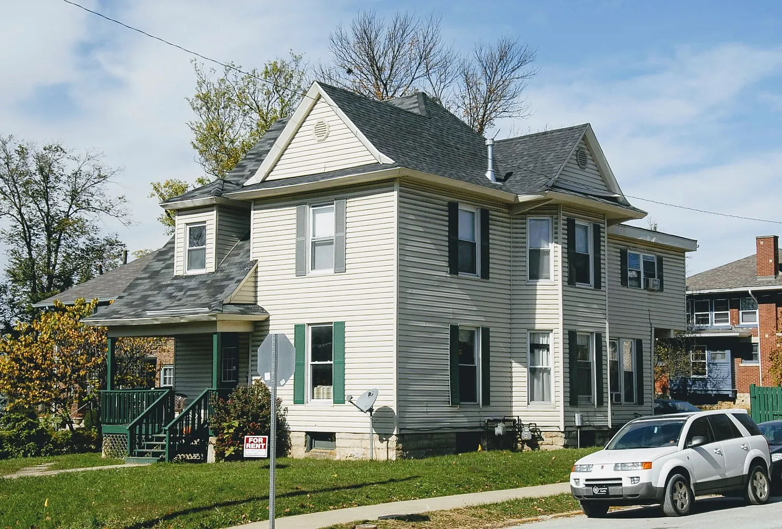 4 bed, $3,160 — Photo 1