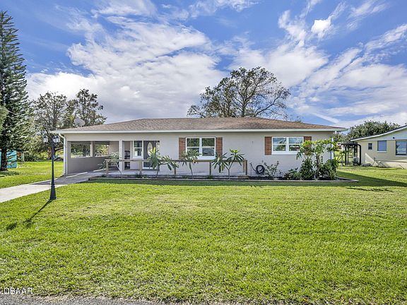 2nd image of 11 Poinsettia Dr