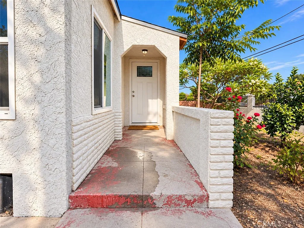 2 bed, 1100 sqft, $2,700 — Photo 2