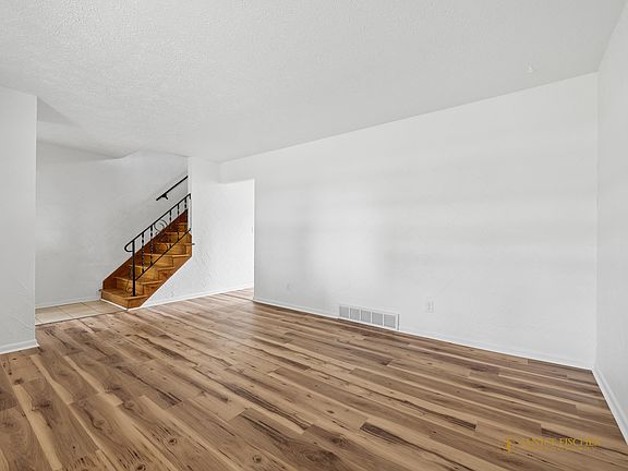 3rd image of 1518/1520 Muldoon Dr