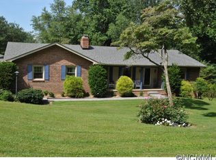205 Crestview Dr, Hendersonville, NC 28791