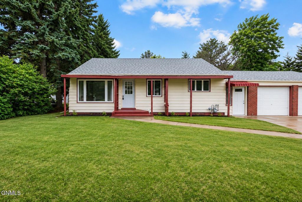 404 8th St N, New Salem, ND - View 3