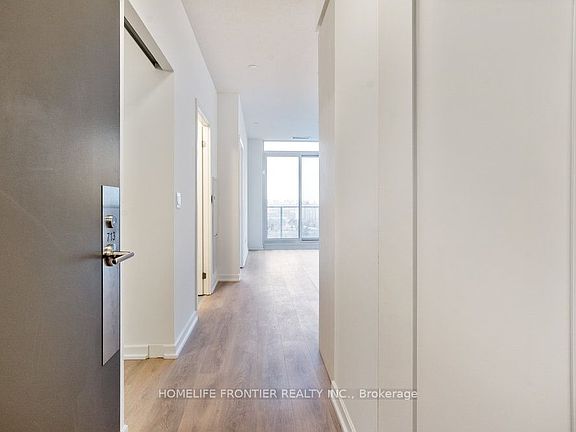 5th image of 36 Manor Rd E #713