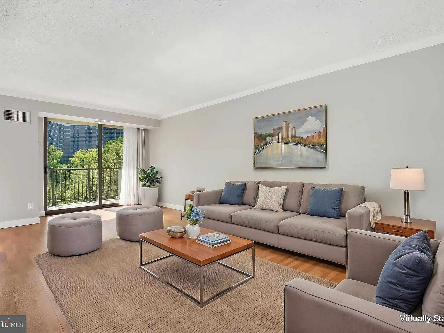 Idylwood Towers Condo — Photo 3