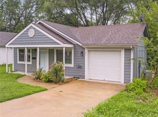 611 N Chestnut St, Olathe, KS 66061
