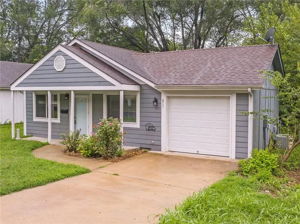 611 N Chestnut St, Olathe, KS 66061