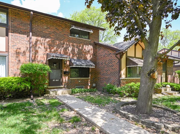 18W170 16th St, Villa Park, IL 60181