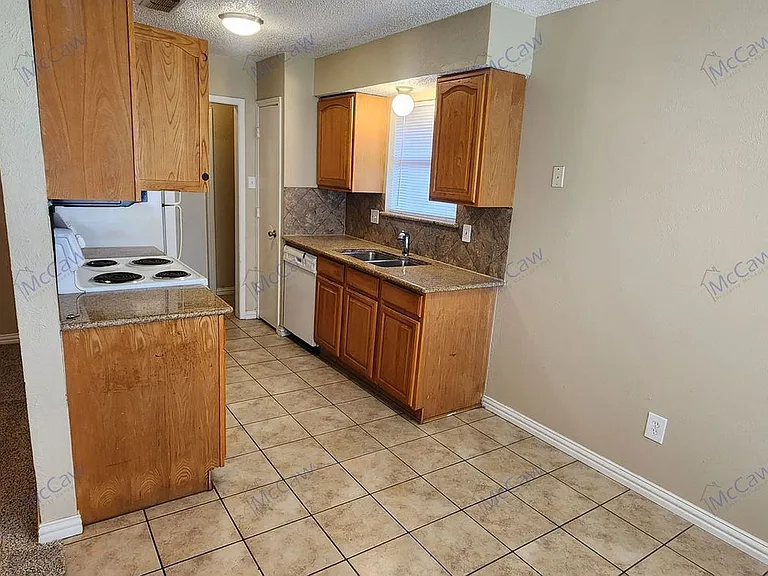 2204 Oak Hill Dr — Photo 10