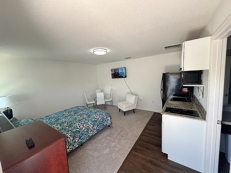 3051 SE East Blackwell Dr — Photo 1