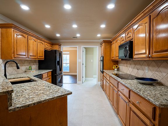 2nd image of 5353 Stonebriar Cir