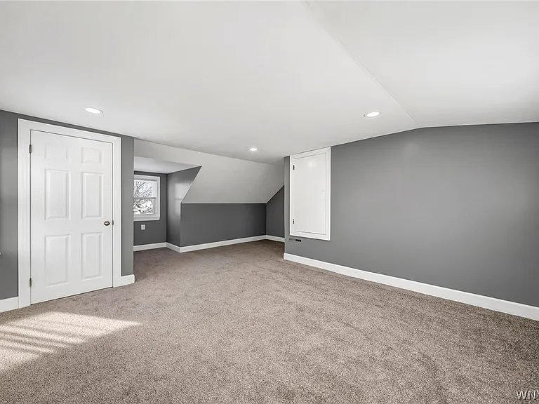 206 Wrexham Ct N — Photo 33