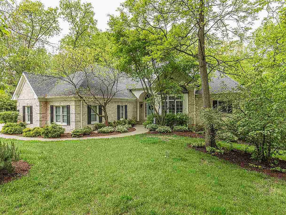 1st image of 16 White Oak Dr