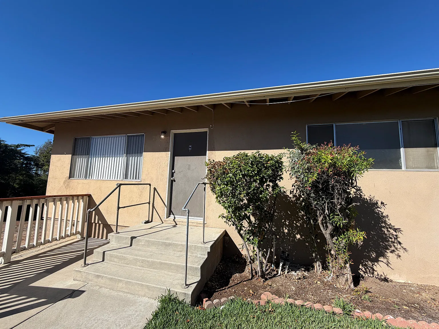 2 bed, 750 sqft, $1,600 — Photo 2