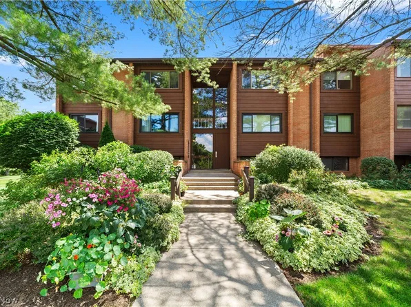 935 Canyon View Rd APT 301, Northfield, OH 44067