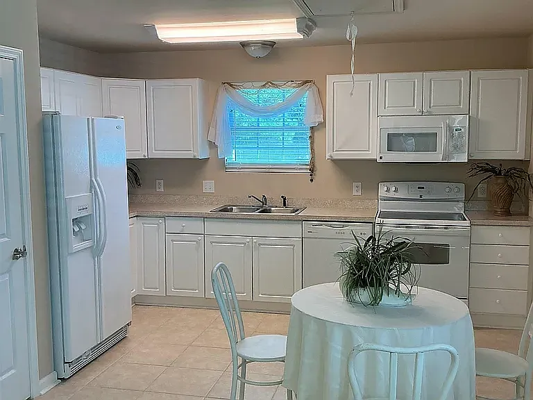 1722 Saint Charles Ave — Photo 15
