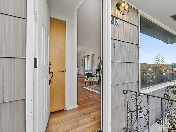 4th image of 312 SE 2nd Street