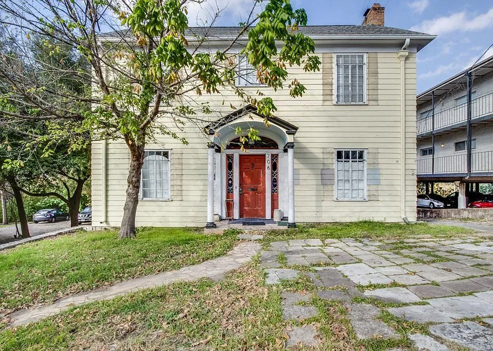 706 E Dean Keeton St