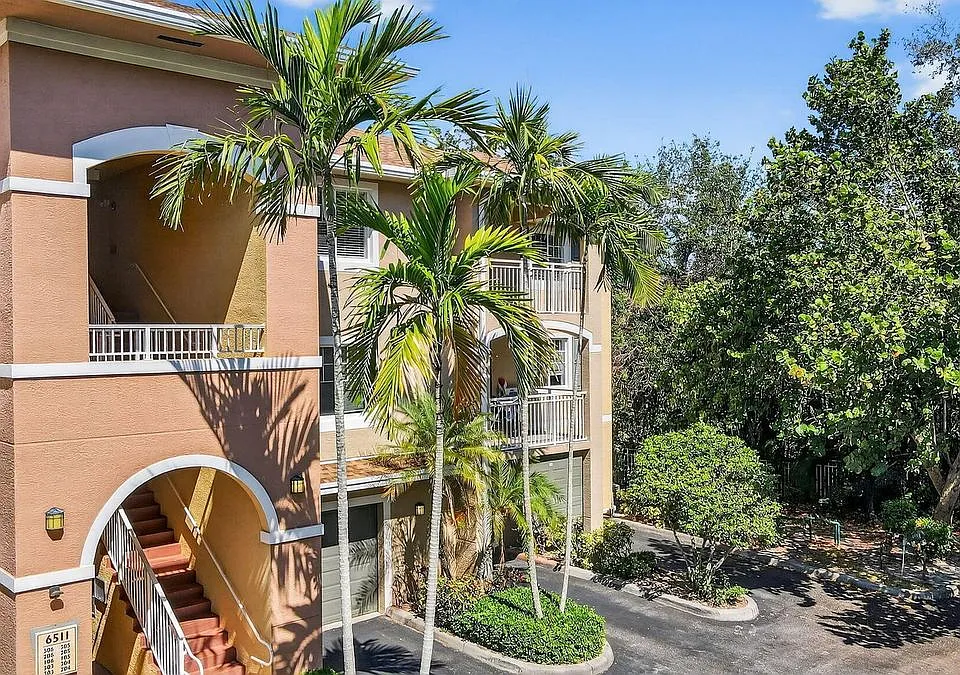 6511 Emerald Dunes Dr #305