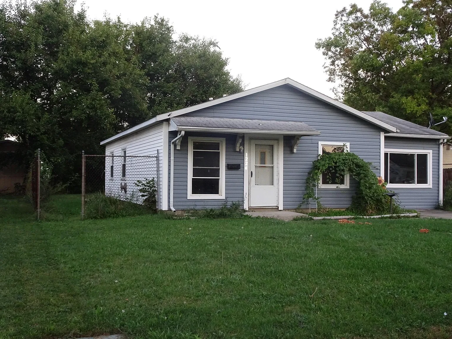 3 bed, 1200 sqft, $1,190 — Photo 3
