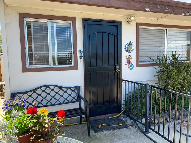 3326 Ogalala Ave — Photo 2