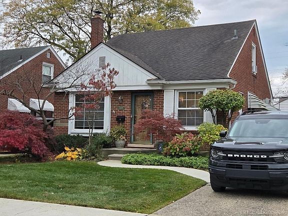 2nd image of 21602 Newcastle Rd