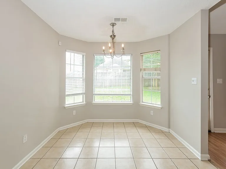 6967 Naples Dr — Photo 6