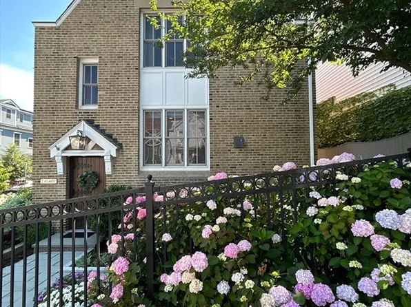 2 Atlantic St, South Boston, MA 02127