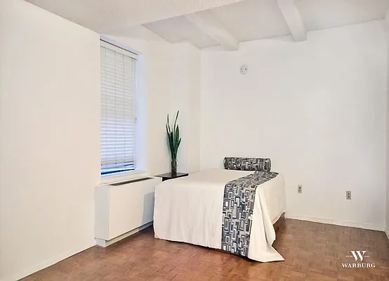 Rented by Warburg | media 35