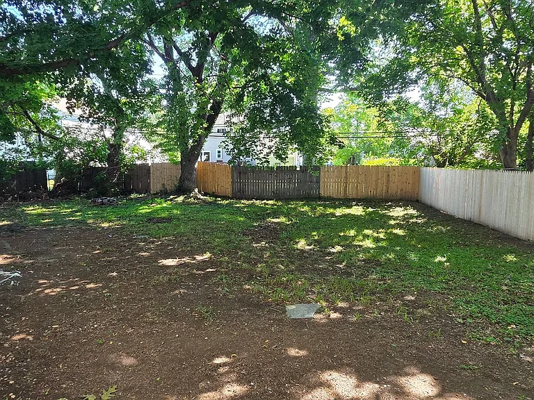 1019 Green Ln — Photo 38