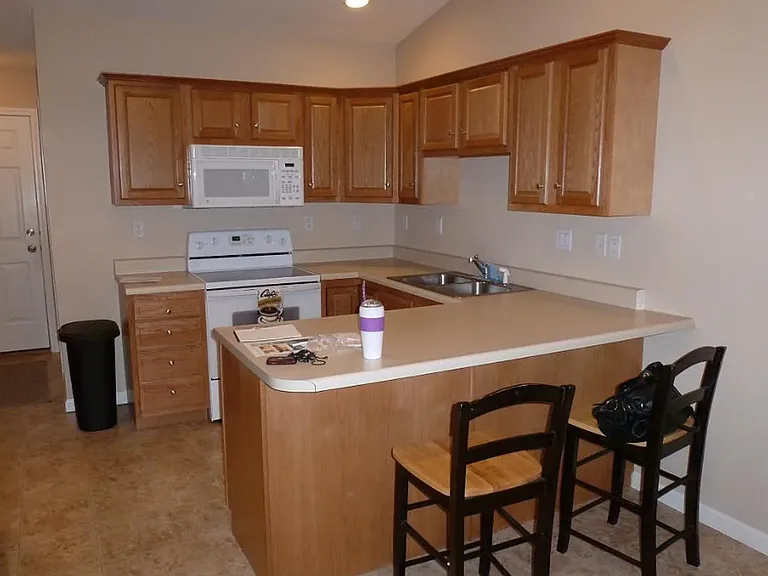 208 Red Bud Dr — Photo 4