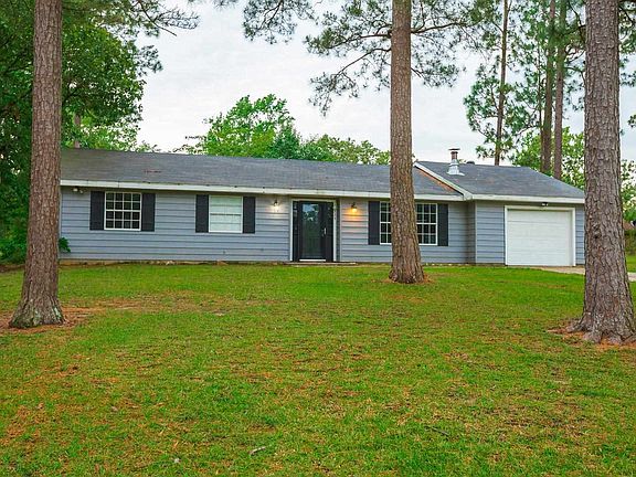 2nd image of 825 Longleaf E