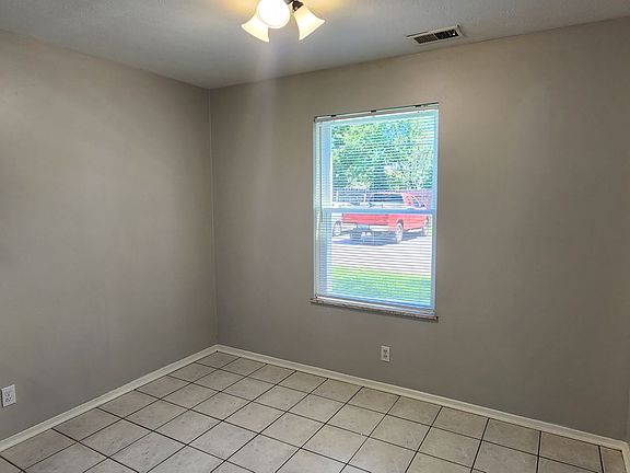 4th image of 9302 Aylesbury Dr #1