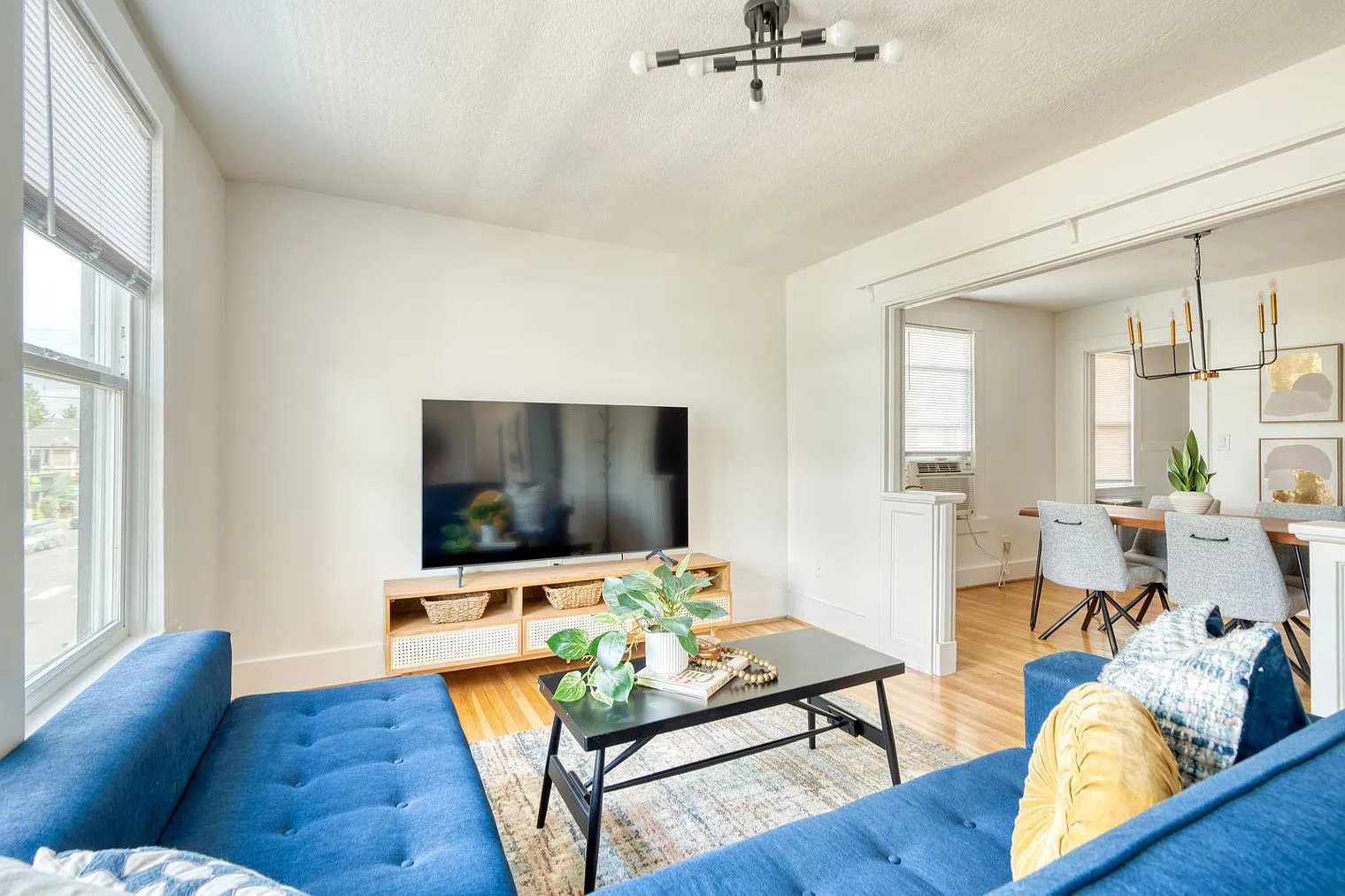 1 bed, 1.0 bath, 495 sqft, $2,556 — Photo 2