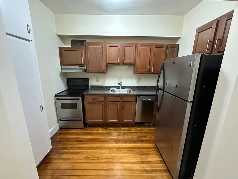 181-183 Winthrop Rd #6 — Photo 3