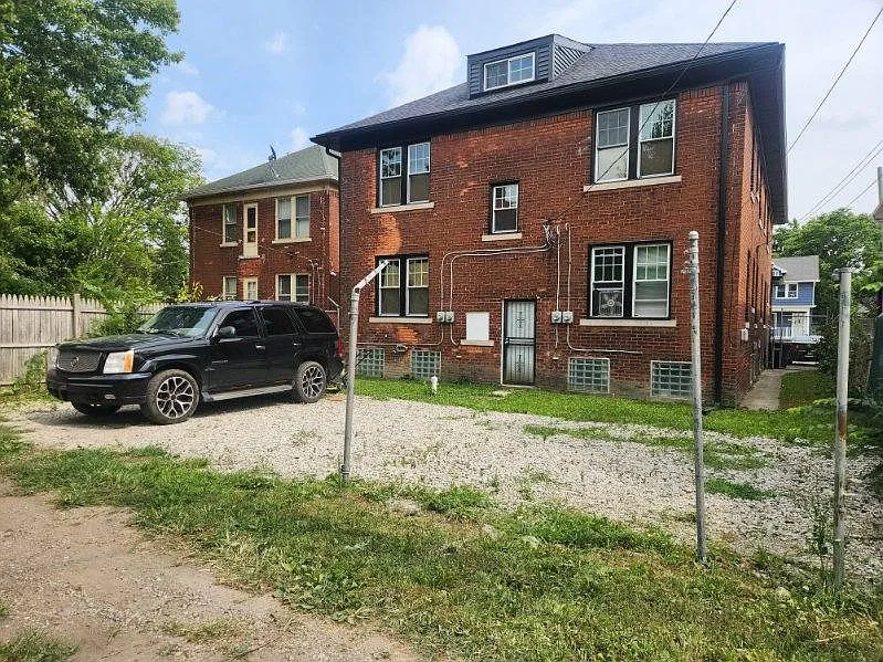 2 bed, 1000 sqft, $1,200 — Photo 3