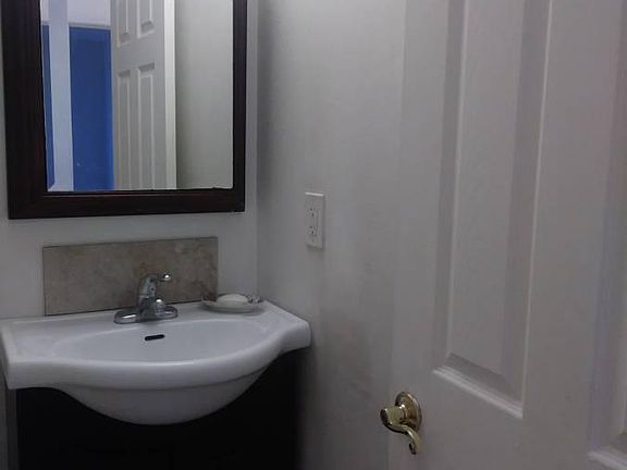 4th image of 2102 Hounslow Dr