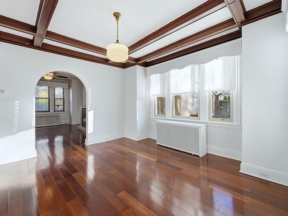 5th image of 163 Highwood Ave
