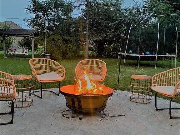 Fire Pit - Seats 6 comfortable