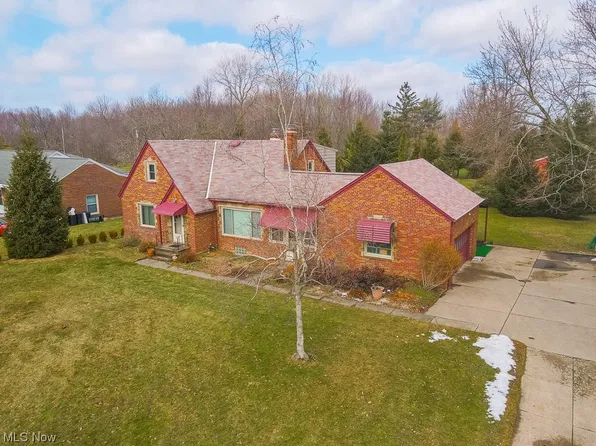 13910 Shawnee Trl, Middleburg Heights, OH 44130