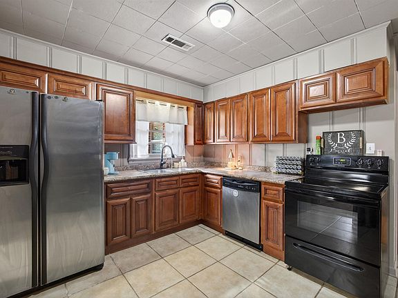 5th image of 2240 Temple Rd