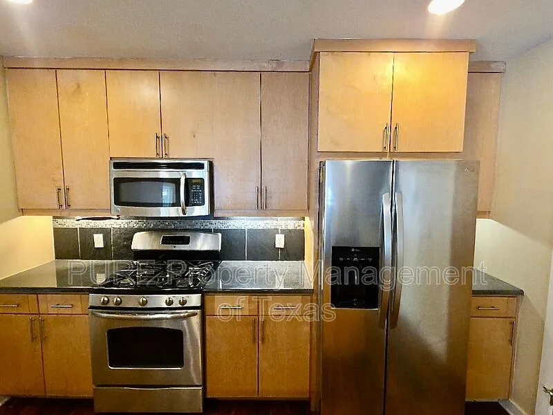 2 bed, 1.0 bath, 1355 sqft, $1,950 — Photo 4