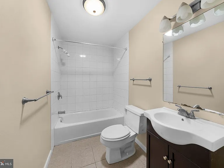 1016 Kirk Ave — Photo 16